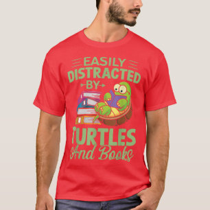 Leicht abgelenkt von Schildkröten und Bücher buche T-Shirt