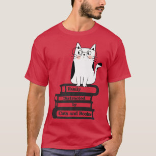 Leicht abgelenkte Katzen und Bücher 364 T-Shirt