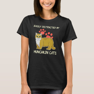 Leicht abgelenkter Hausbesitzer Munchkin Cat T-Shirt