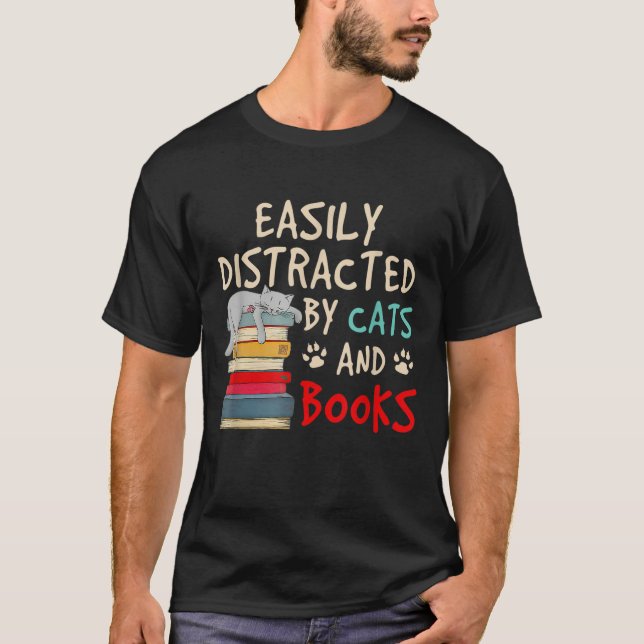 LEICHT ABGESCHLOSSEN VON KATZEN UND BÜCHERN T-Shirt (Vorderseite)