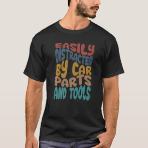 Leicht ablenkbar durch Autoteile und -werkzeuge T-Shirt