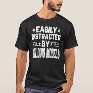 Leicht ablenkbar durch Gebäude-Modelle Modellbauer T-Shirt
