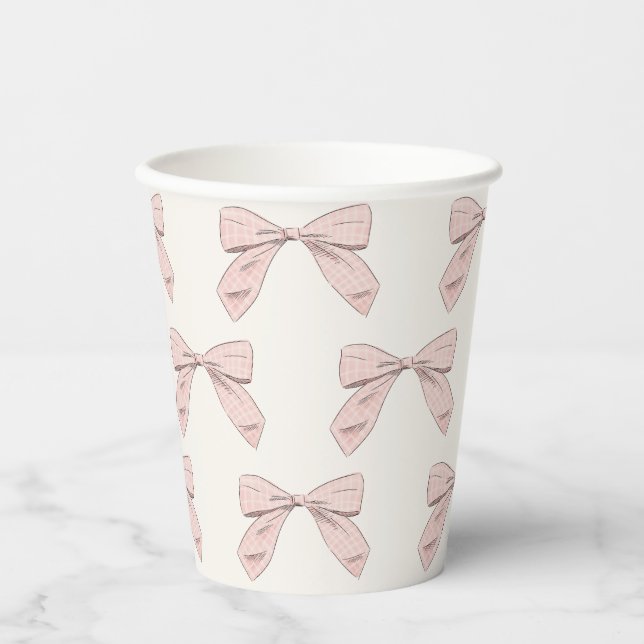 Leicht rosa Kariert Bow Elegante Girl Baby Dusche Pappbecher (Vorderseite)