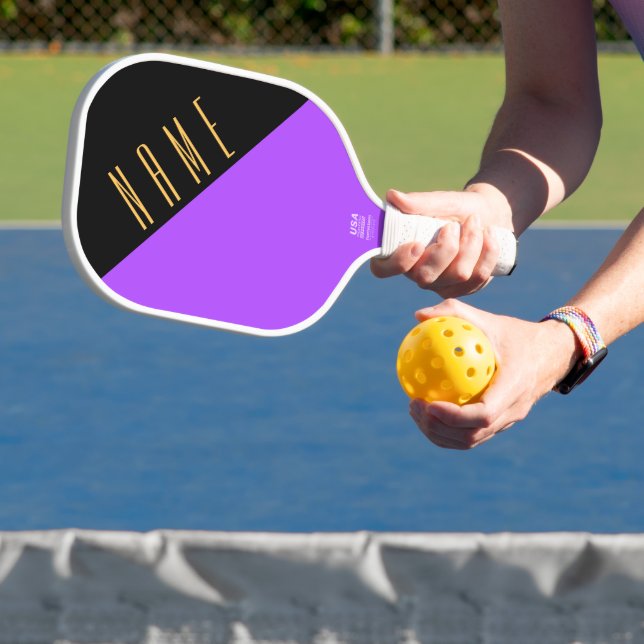 Leicht schwarzer Lila Diagonalblock-Text Pickleball Schläger (InSitu)