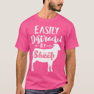 Leicht vom Schaflammbesitzer abgelenkt T-Shirt