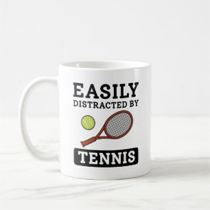 Leicht vom Tennis abgelenkt Kaffeetasse