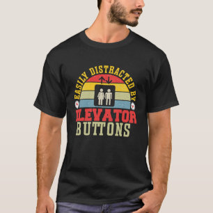 Leicht von Aufzügen abgelenkt T-Shirt