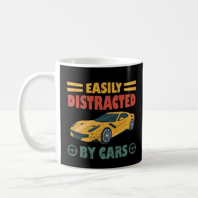 Leicht von Autos abgelenkt Kaffeetasse (Links)