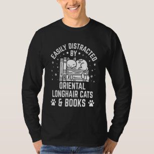Leicht von der Orientalisch-Langhaarkatze und dem T-Shirt