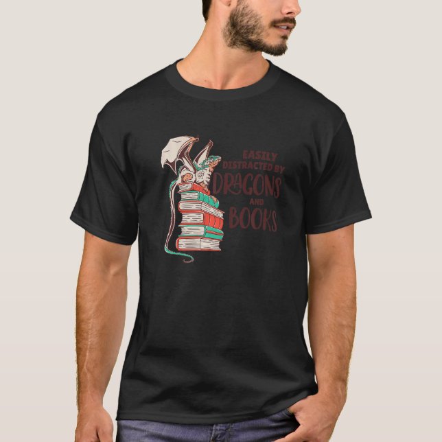 Leicht von Drachen und Büchern abgelenkt T-Shirt (Vorderseite)