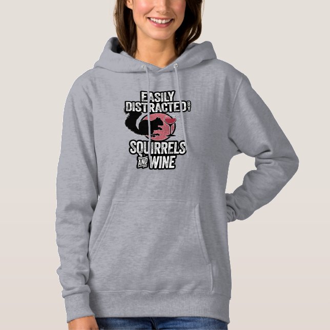 Leicht von Eichhörnchen und Wein abgelenkt Hoodie (Vorderseite)
