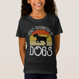 Leicht von Hunden abgelenkt T-Shirt