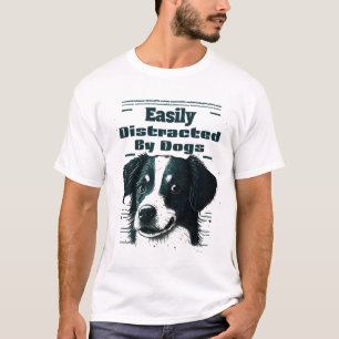 Leicht von Hunden abgelenkt T-Shirt
