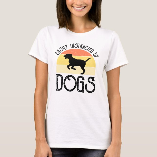 Leicht von Hunden abgelenkt T-Shirt (Vorderseite)