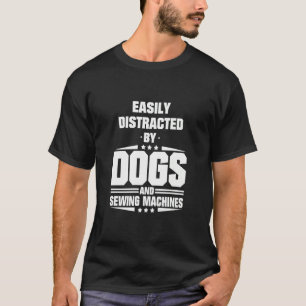 Leicht von Hunden und Nähmaschinen abgelenkt T-Shirt