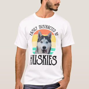 Leicht von Huskies abgelenkt T-Shirt