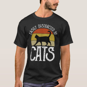 Leicht von Katzen abgelenkt T-Shirt