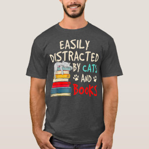 Leicht von Katzen und Büchern abgelenkt - Cat-Book T-Shirt