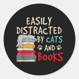 Leicht von Katzen und Büchern abgelenkt | Funny Ca Runder Aufkleber
