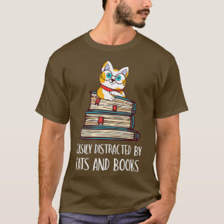 Leicht von Katzen und Büchern abgelenkt - Katze & T-Shirt