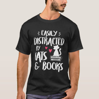 Leicht von Katzen und Büchern abgelenkt Katzenbuch T-Shirt