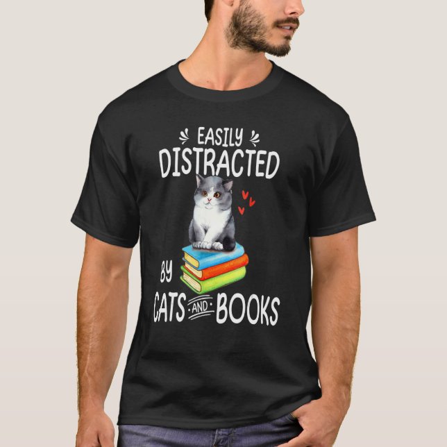 Leicht von Katzen und Büchern abgelenkt Katzenbuch T-Shirt (Vorderseite)