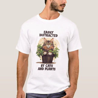 Leicht von Katzen und Pflanze abgelenkt T-Shirt