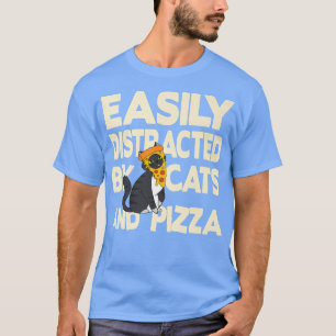 Leicht von Katzen und Pizza abgelenkt T-Shirt