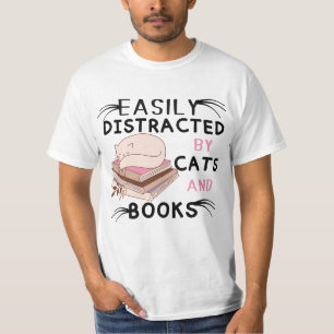 leicht von Katzen und T - Shirt abgelenkt