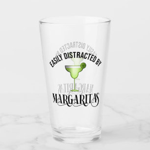 Leicht von Margaritas abgelenkt Glas