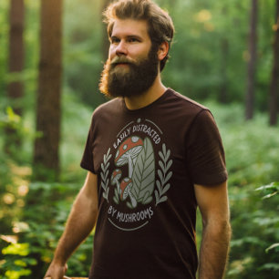 Leicht von Pilzen entfernt Fungi Fanatic T-Shirt