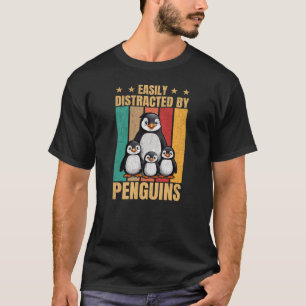 Leicht von Pinguinen abgelenkt T-Shirt