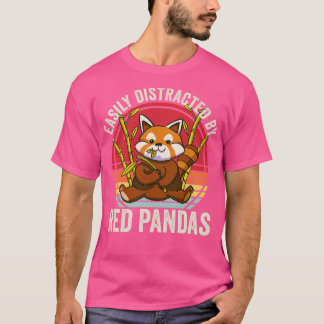 Leicht von Red Pandas abgelenkt T-Shirt