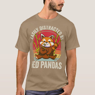Leicht von Red Pandas abgelenkt T-Shirt
