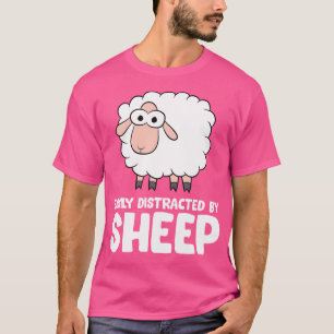 Leicht von Schafen abgelenkt T-Shirt