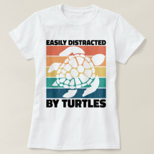 Leicht von Schildkröten abgelenkt Funny Amphibian  T-Shirt
