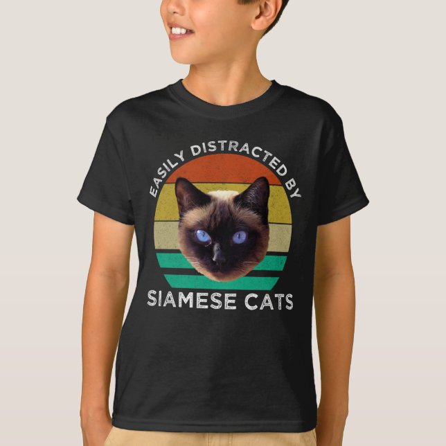 Leicht von siamesischen Katzen abgelenkt T-Shirt (Vorderseite)