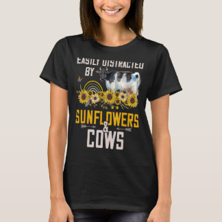 Leicht von Sonnenblumen und Kühen abgelenkt T-Shirt