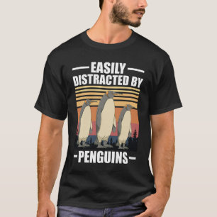leicht von süßen Pinguinen abgelenkt T-Shirt