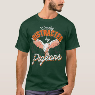 Leicht von Tauben abgelenkt T-Shirt