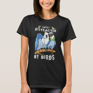 Leicht von Vögeln abgelenkt T-Shirt