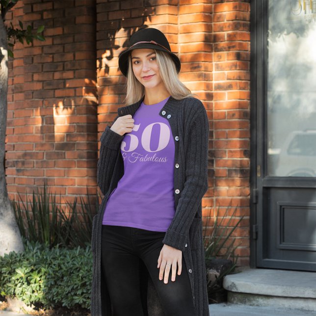 Leichte Lila Nummer 50 & Fabulous T-Shirt (Minimalist 50 & Fabulous in Lavender Purple)