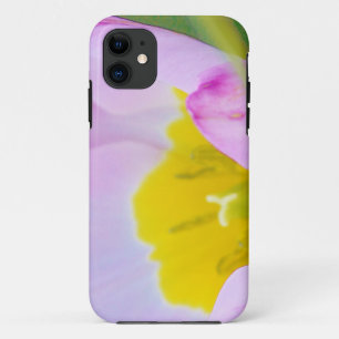 leichte lila Tulpe Blume im grünen Hintergrund. iPhone 11 Hülle
