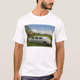 Leichte Limousine auf der Wiese T-Shirt