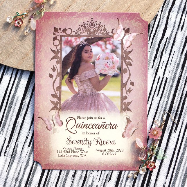 Leichte rosa Schmetterlinge, Verziert-braune Quinc Einladung (blush pink quinceanera photo invitations with decorative butterfly border and butteflies)