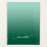 Leichter Aquamariner Hunter Green Ombre Kurve Swas Planer<br><div class="desc">Erstellen Sie für sie einen eigenen eleganten, geschwungenen Skriptlederplaner mit geschwungener Signatur. Wenn Sie die Farbe des Schriftartes ändern, stellen Sie sicher, dass Sie die Schattenfarbe für den Tropfen anpassen. Moderne, geschwungene, handgeschriebene Kalligraphie-Schrift für sie. Der Hintergrund zeigt eine aquamarine Grafik für den grünen Farbverlauf des Jägers. Sie können dieses...</div>