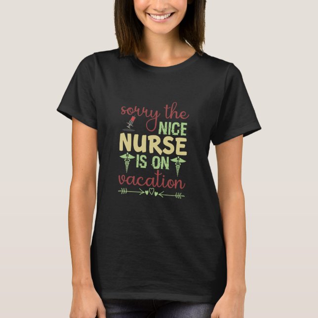 Leider ist die Krankenschwester in Nizza im Urlaub T-Shirt (Vorderseite)