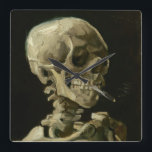 Leiter von Skeleton bei Zigarette von Van Gogh Quadratische Wanduhr<br><div class="desc">Leiter eines Skeletts mit brennender Zigarette von Vincent Van Gogh, Öl auf der Leinwand 1886, ist eine bemalte Ölstudie eines menschlichen Schädels und oberen Skeletts, in den Mund, in den der Künstler eine brennende Zigarette, die eine Wirkung, die makabre und humorvoll. Wahrscheinlich bemalt, während Van Gogh Anfang des Jahres in...</div>