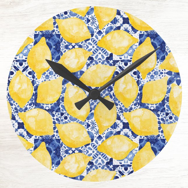 Lemon Citrus Mediterranean Blue White Tile Pattern Runde Wanduhr (Mediterranean citrus lemon blue tile pattern watercolor wall clock)