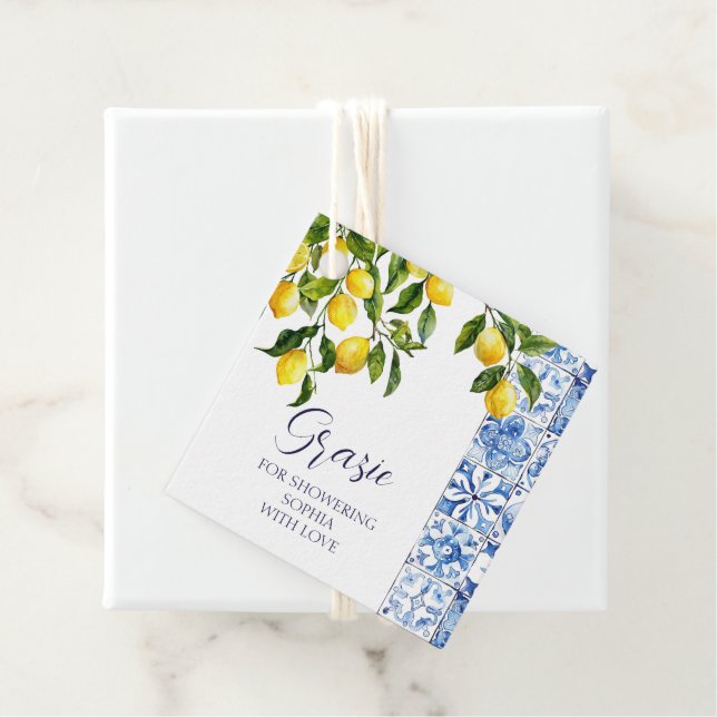 Lemon Citrus Positano Blue Tiles Brautparty Geschenkanhänger (Beispiel)